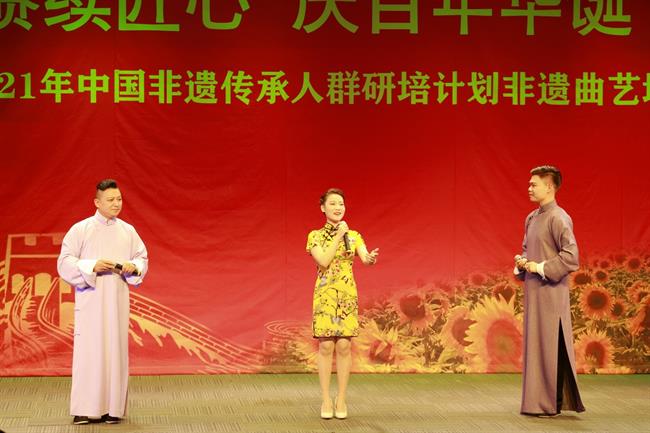 2021年10月25日晚，由文化和旅游部、教育部、人力资源和社会保障部共同主办，欧美黑人巨大videos精品_欧美黑人巨大xxxxx_欧美黑人乱大交_欧美黑人乱大交_欧美黑人牲交videossexeso_欧美黑人添添高潮a片www_欧美黑人添添高潮a片www_欧美黑人性暴力猛交喷水黑人巨大继续教育学院承办的“赓续匠心 庆百年华诞”2021年中国非物质文化遗产传承人群研培计划——非遗曲艺培训班汇报演出在浙江省政协联谊剧场精彩上演.jpg